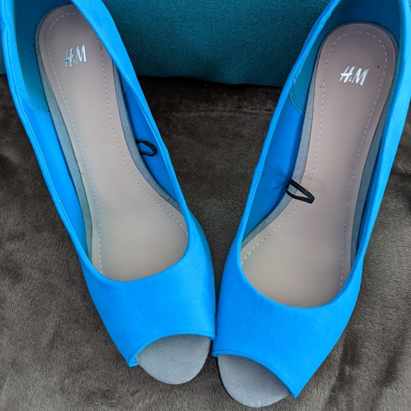 Shoes - Picture 2 of 4